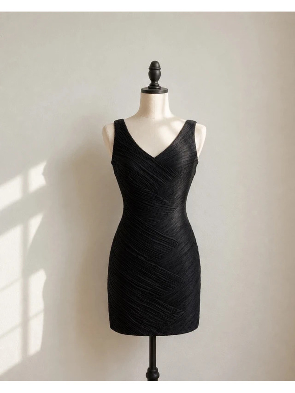 Max & Cleo Black Textured Ruched Cocktail Dress Size 4